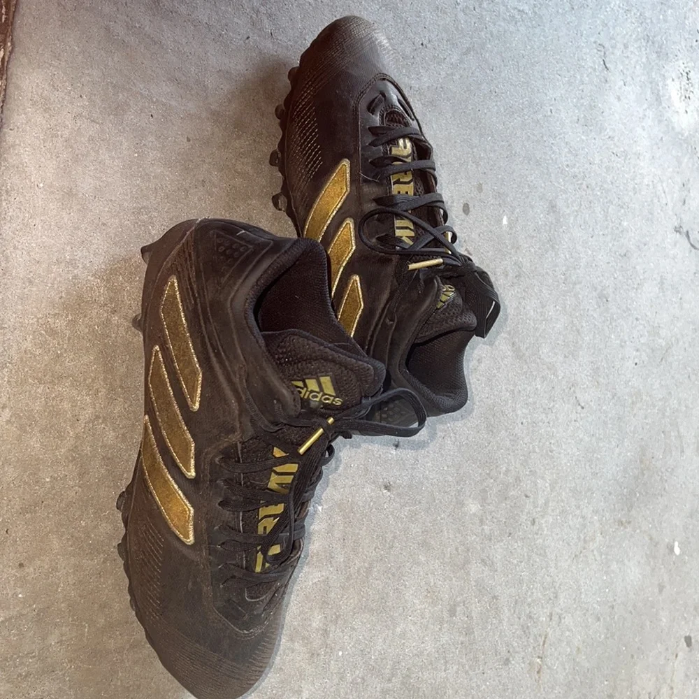 Mens 9.5 black and gold Adidas Freak Cleats 20